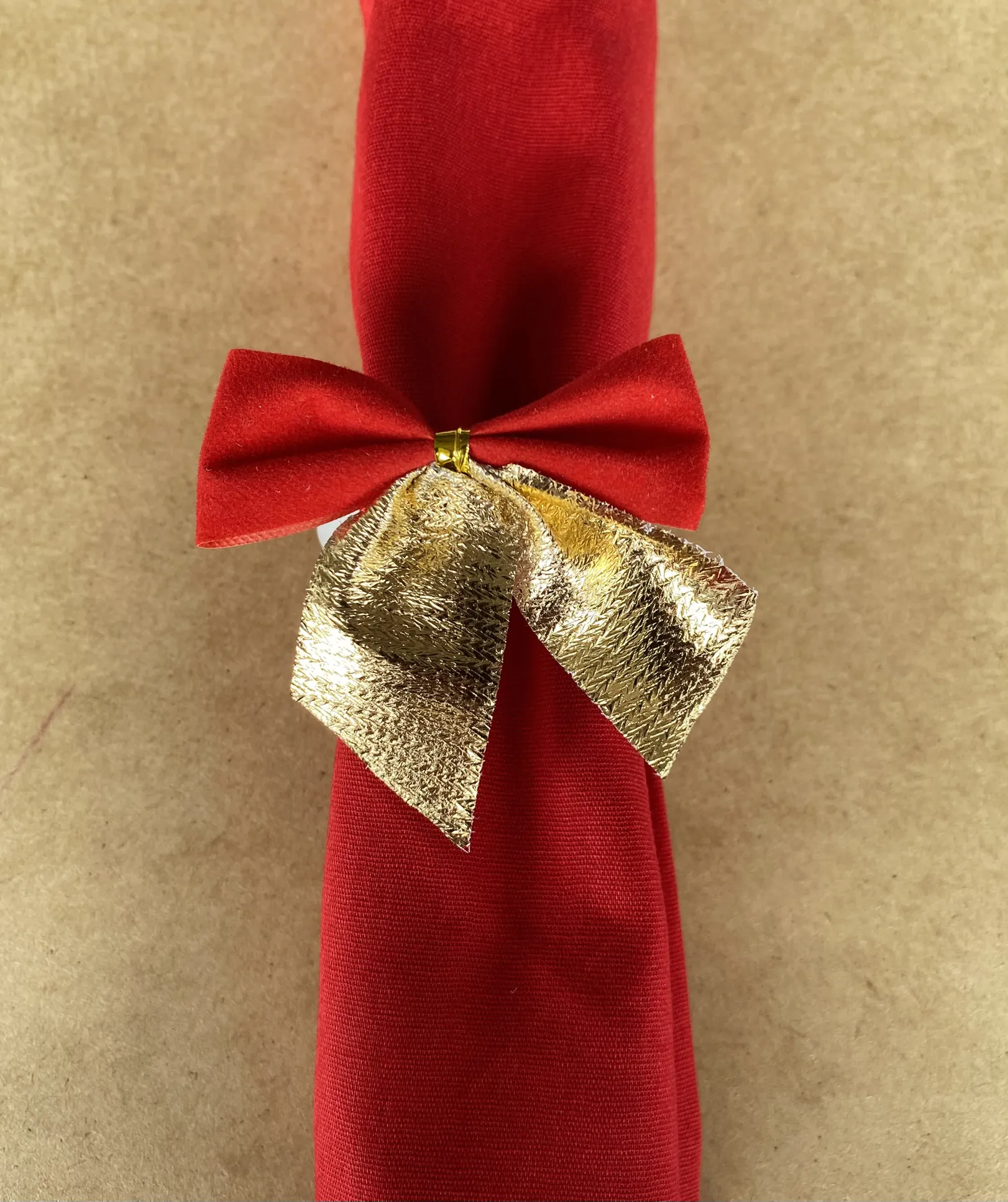 Porta-guardanapo Laço Vermelho e Dourado - Image 2