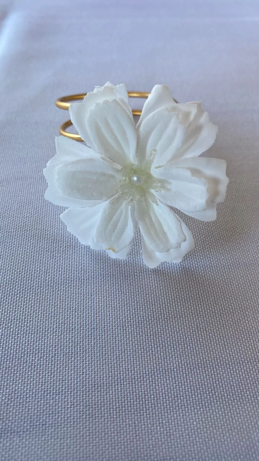 Porta-Guardanapo Flor branca com argola dourada - Image 2