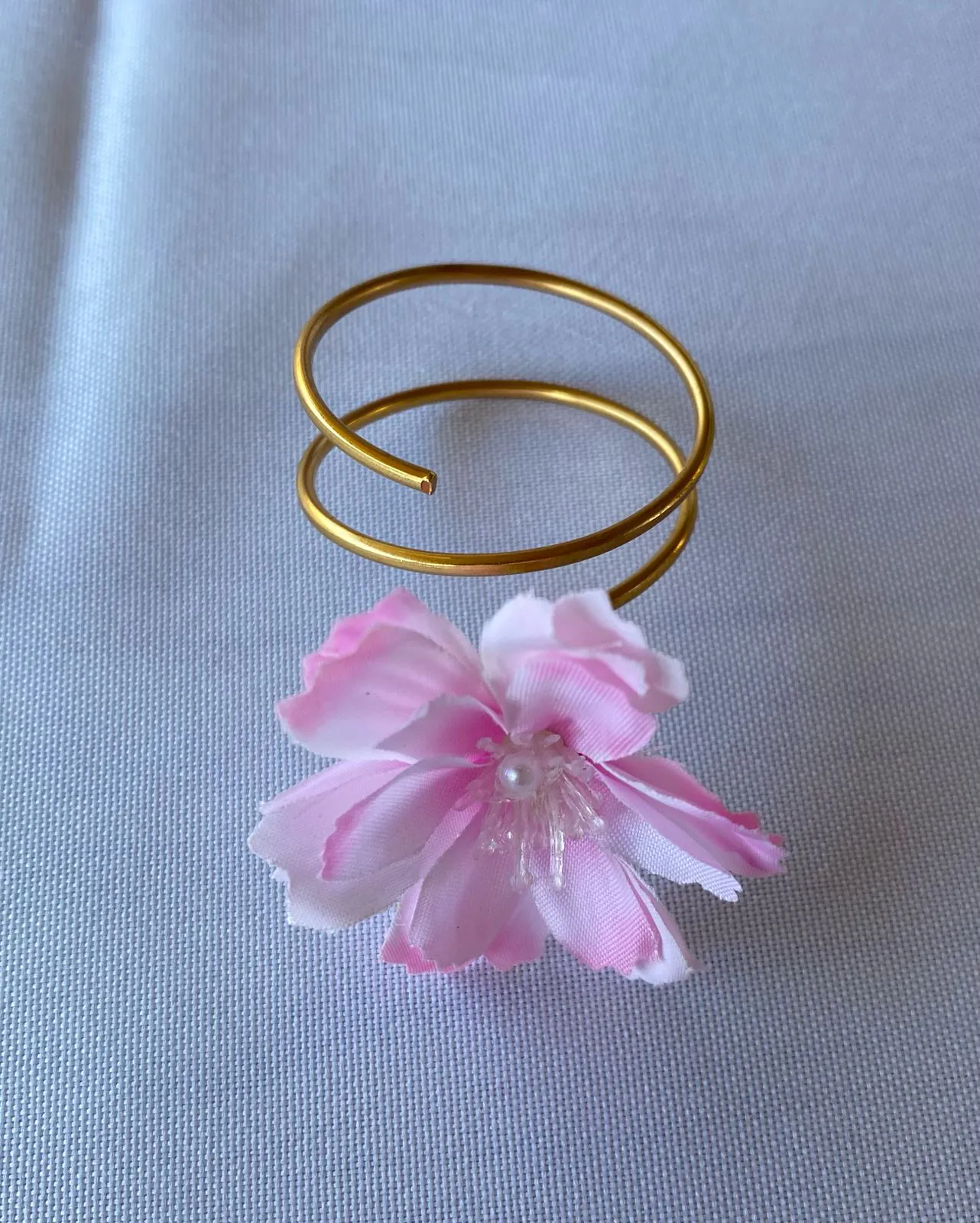 Porta-Guardanapo Flor rosa com argola dourada - Image 2